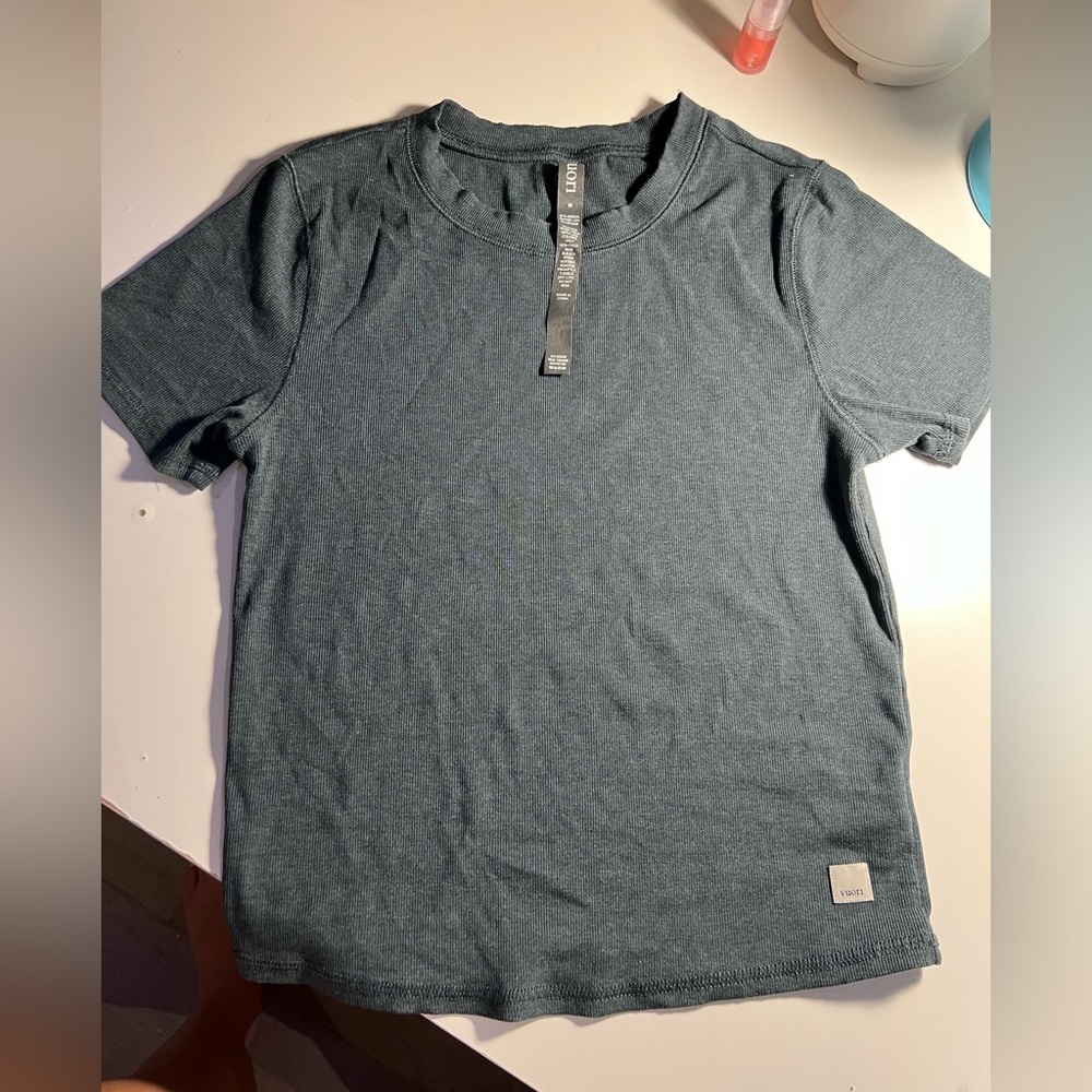 Vuori Pose Fitted Tee